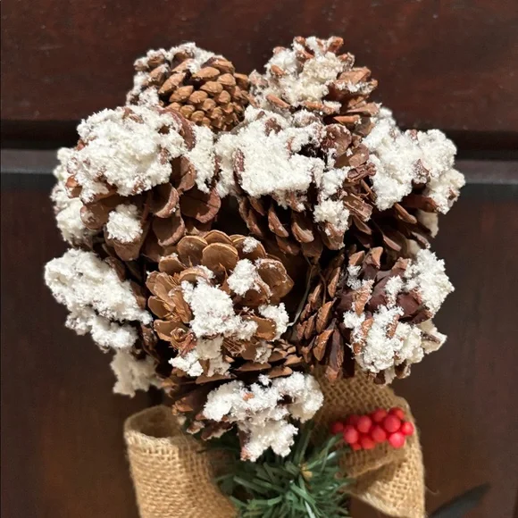 Rustic Pinecone and Burlap Holiday Decor - Picture 2 of 9